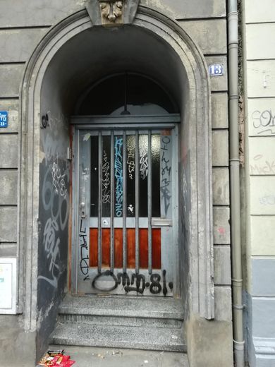 Interessenbekundungsverfahren mit Höchstgebot - Wohnhaus Kielstr. 13 – Eingangstür