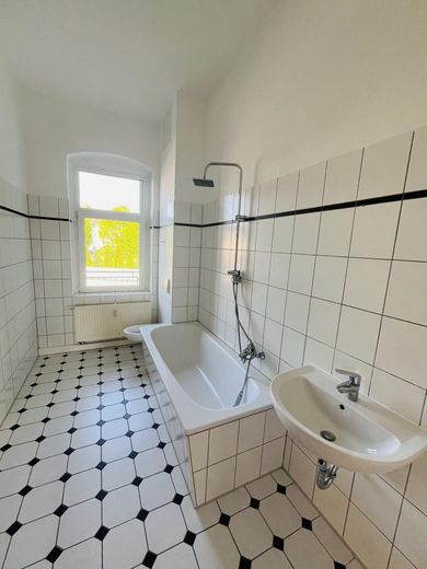 Badezimmer mit Fenster