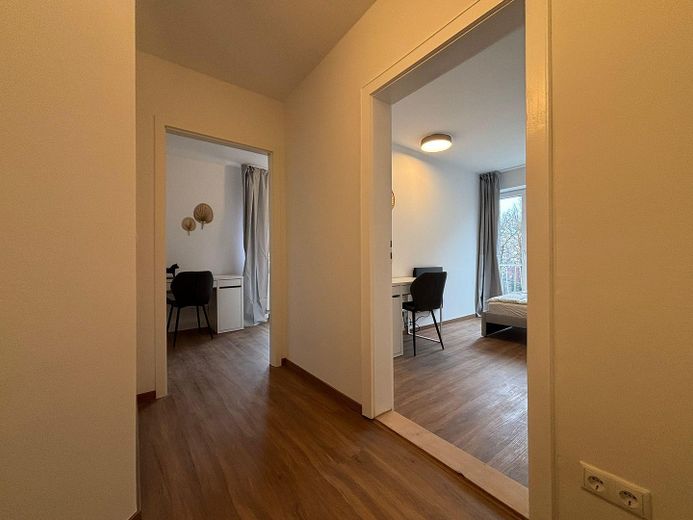 Great room in a newly established 4-room shared apartment - first occupancy after renovation! – Flur
