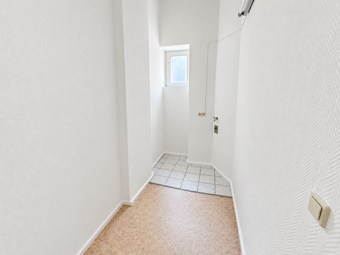 Altbaujuwel in Charlottenburg – 4 Zimmer, Balkon & Aufzug nahe Ku’damm – Abstellraum