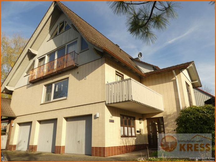 2 Familienwohnhaus mit 3 Wohneinheiten, 3 Garagenstellplätzen, Balkon & Terrasse/Wintergarten – Foto 1