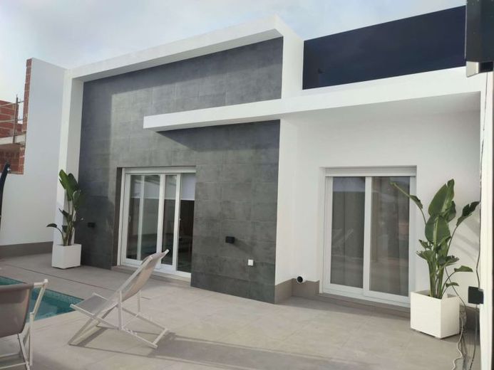 Ebenerdiges Haus mit Pool in Strandnähe – Foto 1