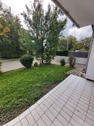 Terrasse mit Gartenanteil