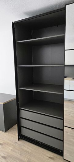 Modernisiertes 1-Zimmer-Apartment in Köln-Junkersdorf, SpoHo-nah – Kleiderschrank