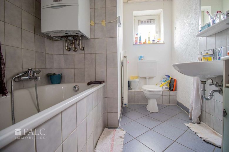Auf der Mittelstraße mitten im Leben - Ihre Anlage in Eschweiler-Zentrum! – Badezimmer (3. OG)