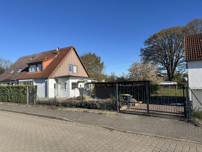 लगभग 1.561 m² पर दो घर – बहु-पीढ़ी के साथ रहने के लिए आदर्श – Haupthaus & Zufahrt