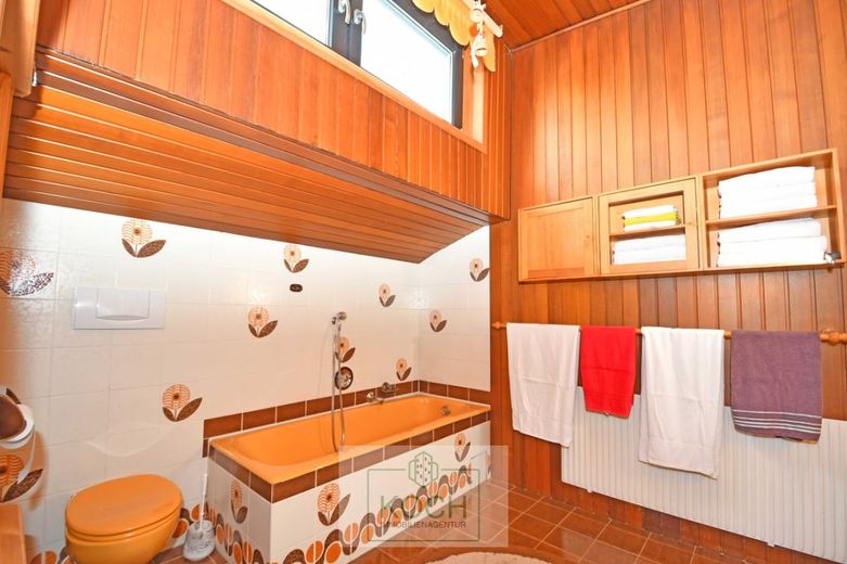 Individuelles Architektenhaus mit schönem Grundstück in ruhiger Lage – Badezimmer_Ansicht1