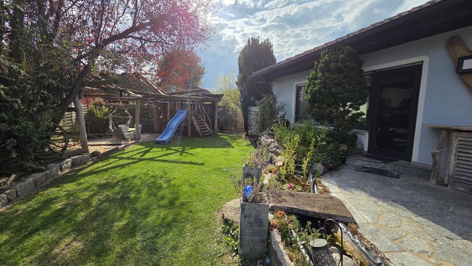Ampio bungalow con giardino, finiture di pregio e area aggiuntiva opzionale – Garten