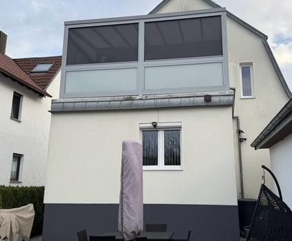 Light-filled detached house in an attractive residential area – Hinteransicht zum Balkon