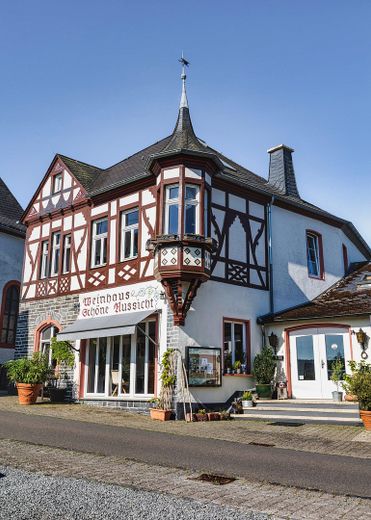 Alojamiento Moselsteig: 6 apartamentos vacacionales, cafetería y vivienda del operador con vistas al Mosela – Haupthaus von 1906
