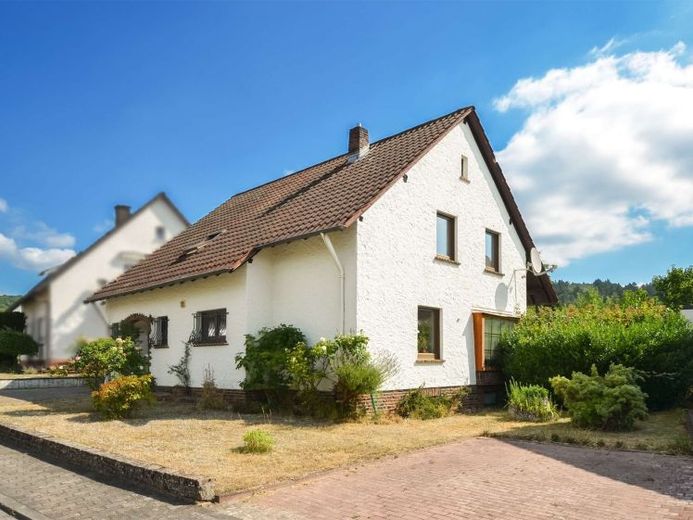 Wittlich: Einfamilienhaus mit Garten und Garage in top ruhiger Wohnlage, kurzfristig frei – Foto 1