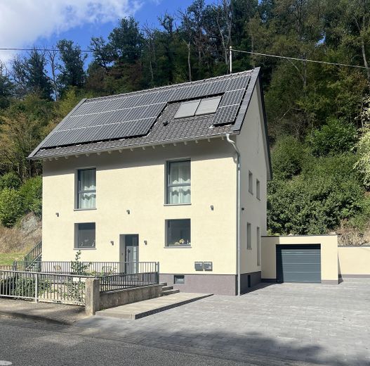 Provisionsfrei, kernsaniertes Zweifamilienhaus – Foto 2