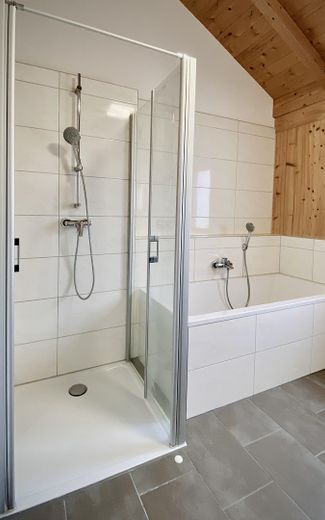großes Bad OG