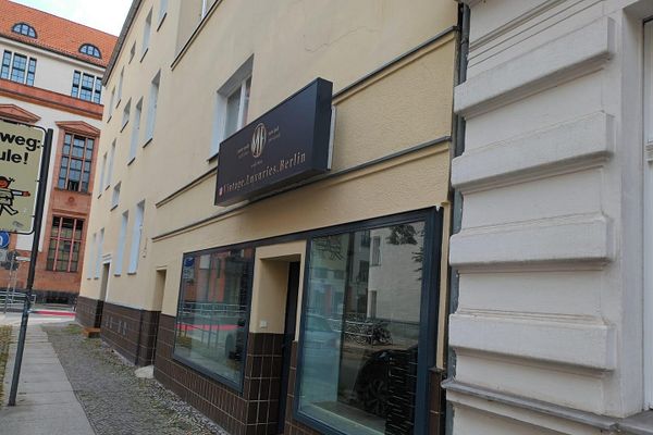 Wolnostojący, 2-kondygnacyjny budynek komercyjny w doskonałej lokalizacji! 2-kondygnacyjny budynek handlowy w świetnej lokalizacji!