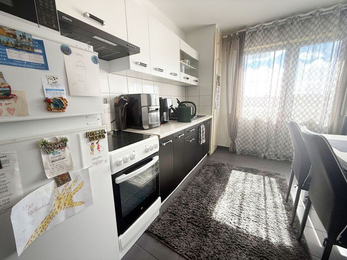 Bezugsfreie 2 ZKB mit Balkon WG-tauglich  | Großteils modernisiert HD-Weststadt | Fernwärme – Küche_Bild2