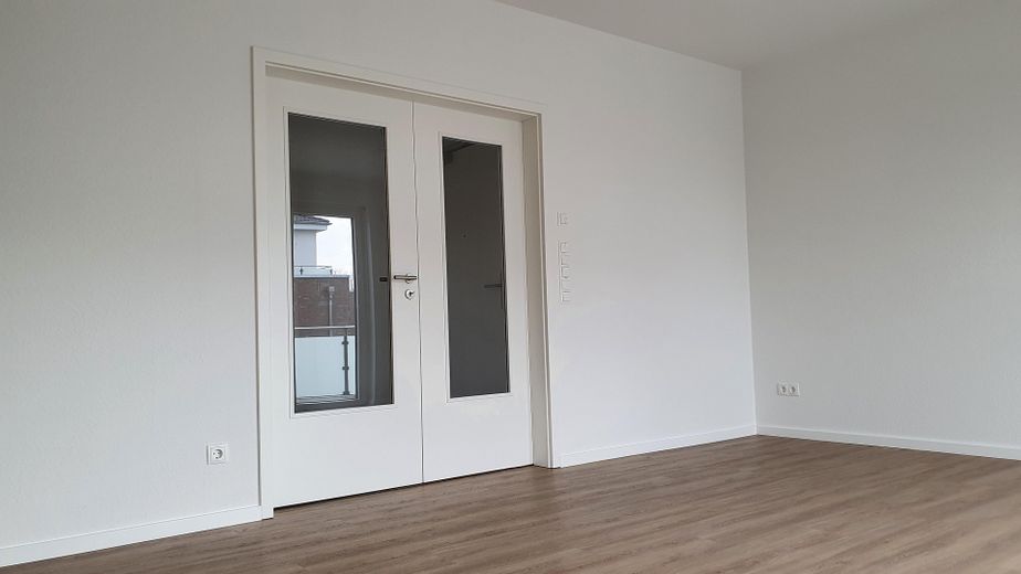 2-room first-floor apartment with elevator and balcony – Photo 3