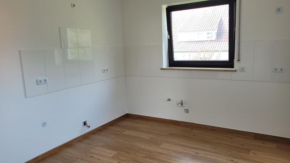 Güzel, aydınlık, yeni yenilenmiş 3 odalı daire – Küche