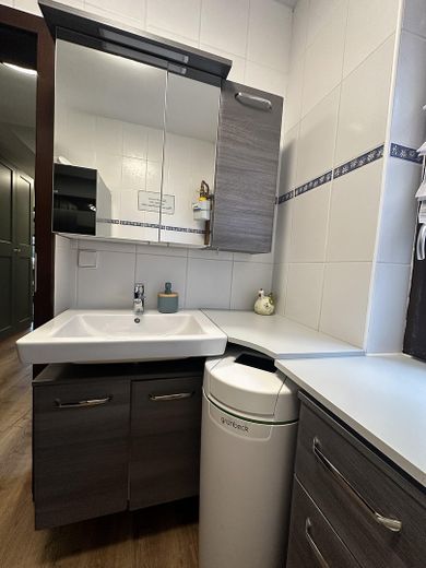 Wohnen wie im Urlaub: Mediterraner Bungalow in Blankenfelde-Mahlow – Gäste-WC EG