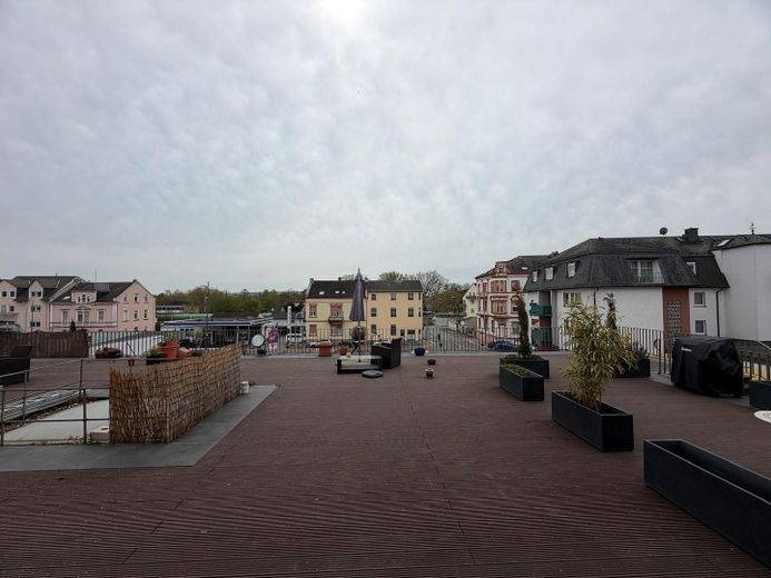 Erstbezug! Neue 2-Zimmer Wohnung in Rüdesheim mit Einbauküche & Terrasse – Terrasse