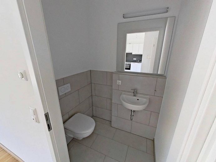 **PRIMERA OCUPACIÓN** Vivienda de 3 habitaciones adaptada para silla de ruedas con COCINA INTEGRADA y LOGGIA – Gäste-WC