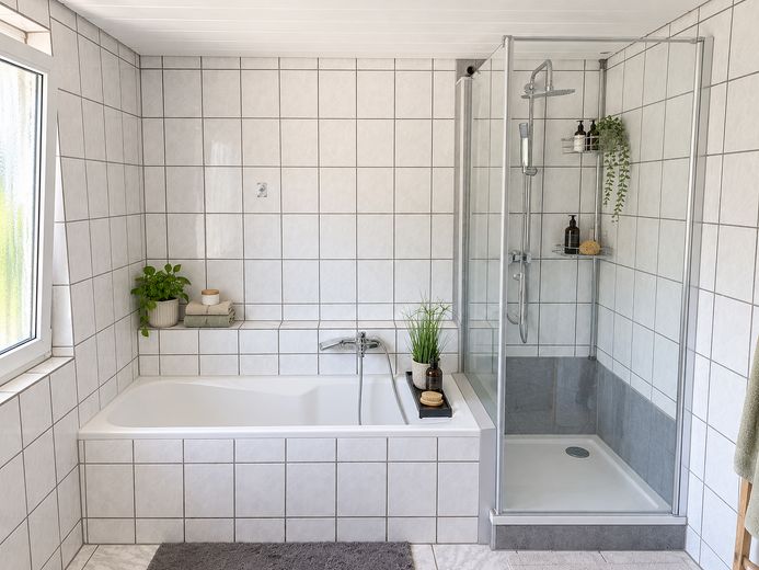 Charmante twee-onder-een-kapwoning met tuin, terras en volop ruimte om zich prettig te voelen – Badezimmer