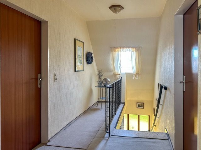 Ihr neues Zuhause: Großzügiges Einfamilienhaus mit Wiesenblick in Tellingstedt – Flur OG