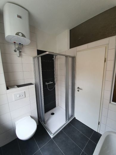 Voll vermietetes, attraktives,MFH mit 5 WE´s in Zentrumsnähe von Reichenbach – EG Dusche mit WC