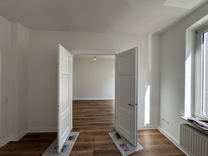 Rarität im Altbau mit Balkon – Wohn- / Esszimmer 2