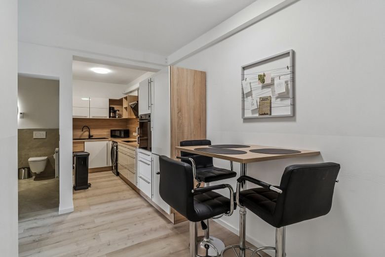 Villa Cologne - Investitionschance in zentraler Lage von 53340 Meckenheim bei Köln/Bonn – Fe-Wo 2 Essbereich