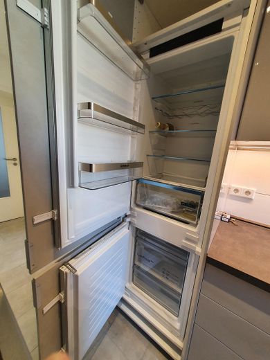 2-Zimmer/EBK/Bad/Balkon/Keller (fast) Erstbezug nach hochwertiger Sanierung direkt vom Eigentümer – Kühl-/Gefrierschrank