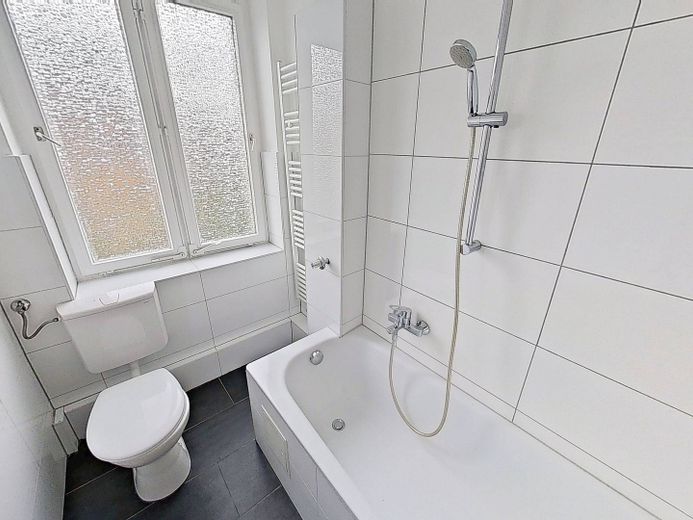 Hübsche 2-Zimmer-Wohnung mit Tageslichtbad in Bielefeld-Mitte – Ansicht I: Bad