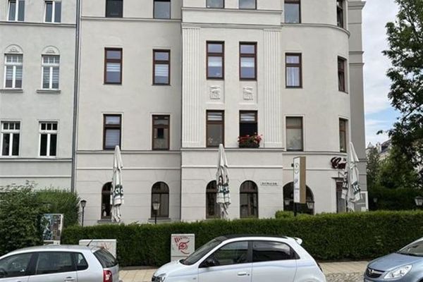 Helle und vermietete Maisonette DG 2-Zi. mit Balkon, Aufzug, Laminat, Wanne und Dusche in Bestlage *