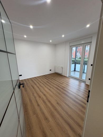 Primera ocupación de un apartamento de 2 habitaciones tras una reforma de alta calidad – Wohn-/Essbereich, Küche
