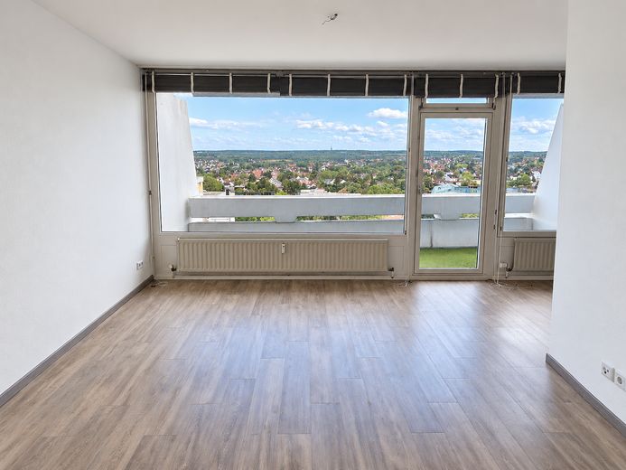 Luminoso piso dúplex de 3 habitaciones recién reformado con balcón en Mainz-Finthen – Wohnzimmer