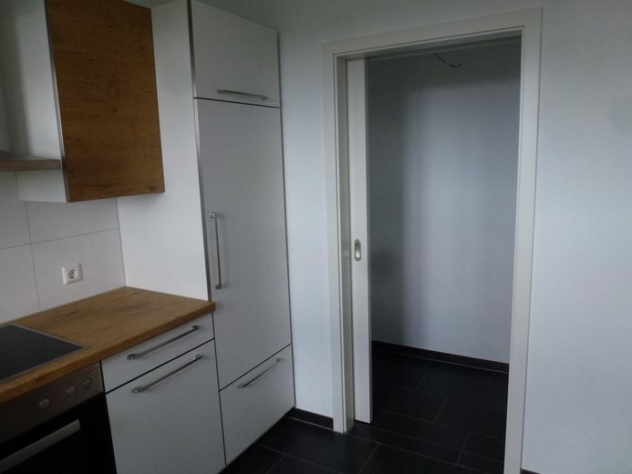 Küche mit Speisekammer