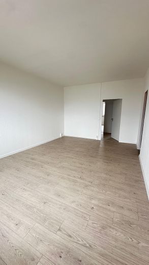 4 Zimmer auf 67 m² in Weimar-Schöndorf – Wohnzimmer