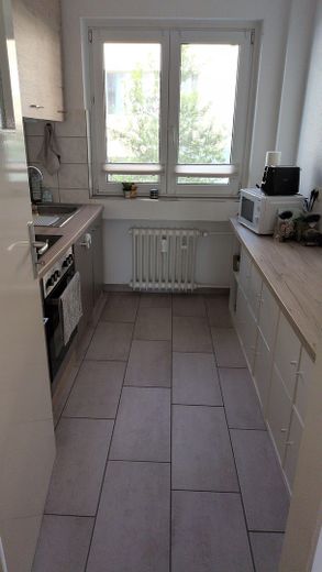 3,5 Raum-Whg. City, 2 Balkone, modernisiert, Bad: Wanne + Dusche + Fenster – Küche, kann übernommen werden
