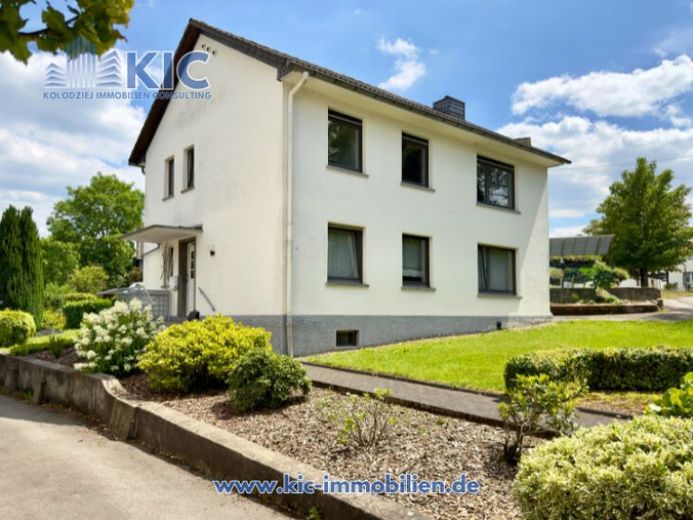 Two-family house in Kürten – owner-occupation, rental or multigenerational living – Photo 1