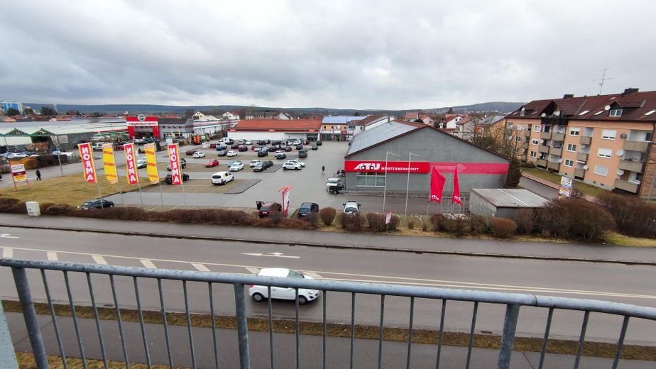 Drei Zimmer DG Wohnung mit Balkon zentral gelegen in Schwandorf – Blick vom Balkon