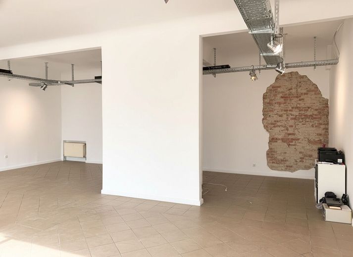 Viel Platz für Ihre Geschäftsidee direkt am Neumarktplatz in Varel: 350qm Ladenfläche zu vermieten – Vorderer Ladenbereich
