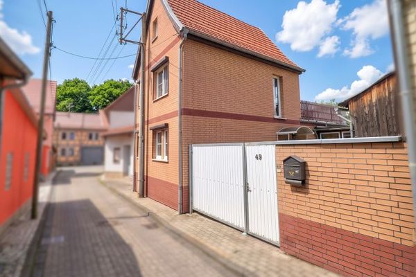 Pequeña, encantadora y llena de sensación de hogar: ¡casa unifamiliar con jardín de invierno en Oberdorla!