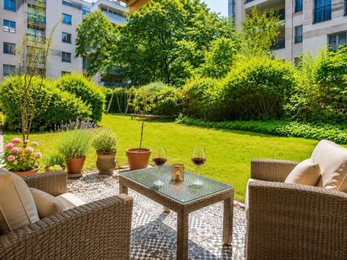 Ruhige Gartenterrasse mit 3-Zimmer-Wohnung - total zentral – Foto 1