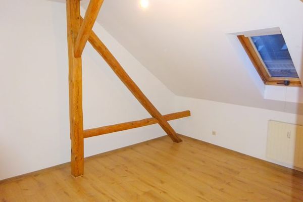 Dachgeschoß * ideal als 3- oder 4-Zimmer Familien-Wohnung