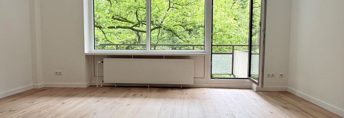 Modern ausgestattete 2-Zimmer-Wohnung in zentraler Lage von HH-Rissen – Wohnzimmer