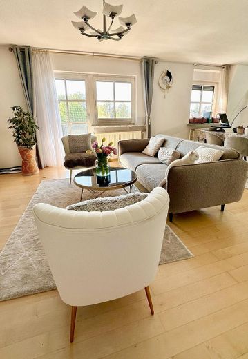 Beautiful Unfurnished Designer Apartment – Wohnzimmer