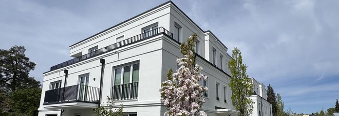 NEUWERTIGE VILLENWOHNUNG | SÜD/WEST | 2 BALKONE | GRÜNBLICK | EBK + MAẞ-EINBAUTEN + SMART HOME – Haus