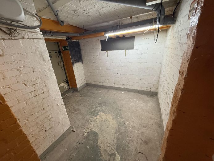 100 m² Lagerfläche | Strom, Wasser, WC | Bayerischer Platz | auch teilbar – Raum 2 - 48qm
