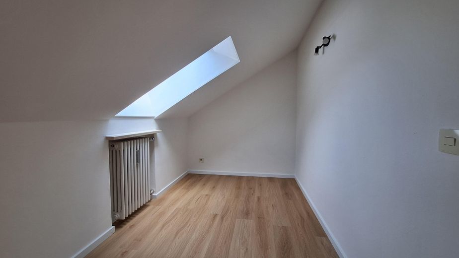 Schöne helle 1,5 Zimmer DG-Wohnung in ruhiger TOP-Lage – Büro-Gästezimmer