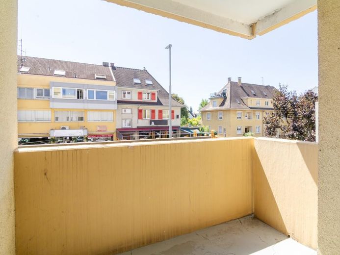 Erstbezug nach Kernsanierung: 2,5-Zi.-Wohnung mit Balkon und TG-Stellplatz (+Aufzug) – Balkon