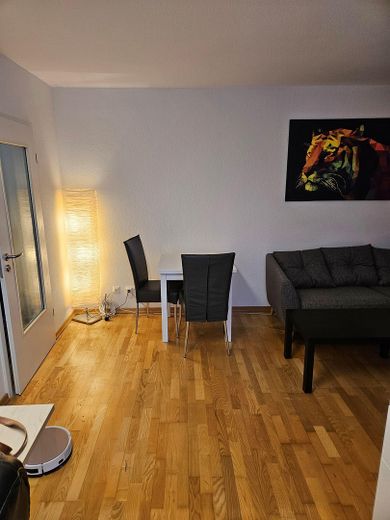 Schöne, ruhige und helle 3-Zimmerwohnung gegenüber Skyline Plaza – Wohn/Essbereich